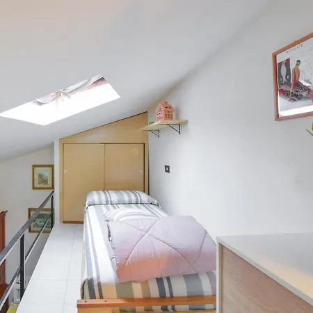 2 Bedroom Awesome In Apartment *